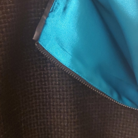 Black T Tahari skirt - Picture 5 of 8